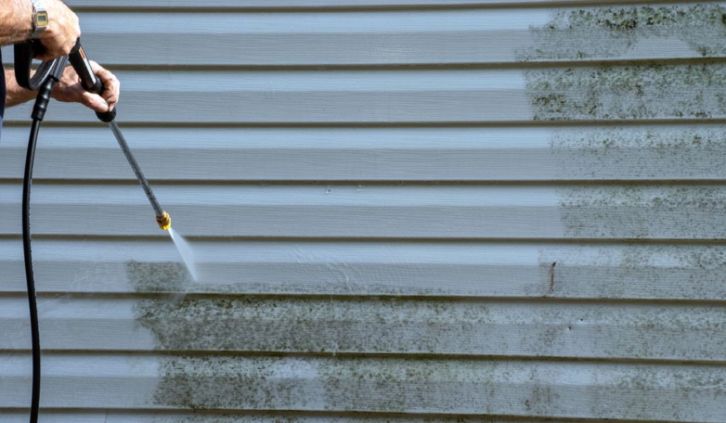 cleaning vinyl siding